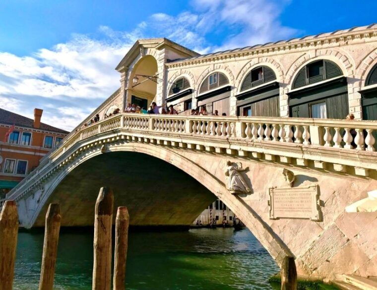 venice-walking-tour-and-gondola-ride-combo