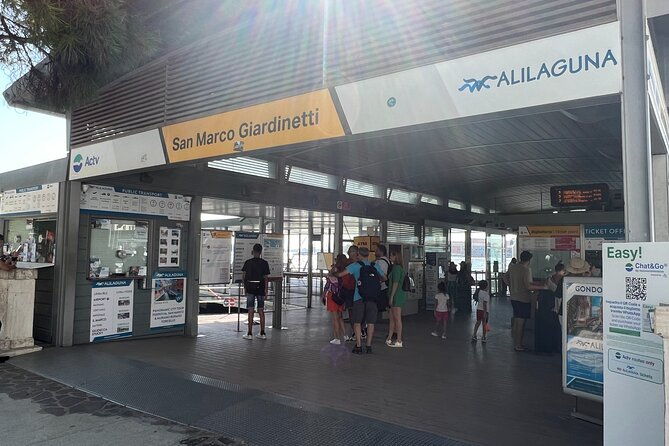 venice-walking-tour-and-gondola-ride