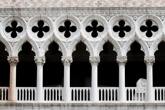 venice-walking-tour-plus-skip-the-lines-doges-palace-and-st-marks-basilica-tours