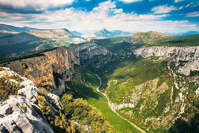 verdon-gorge-the-grand-canyon-of-europe-lake-and-lavender