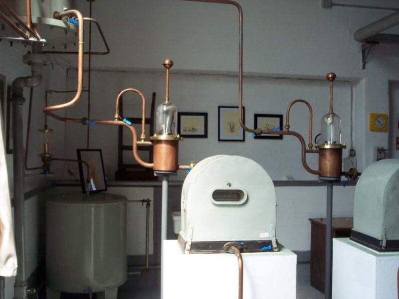 vermouth-and-spirits-tasting-in-a-distillery-near-turin