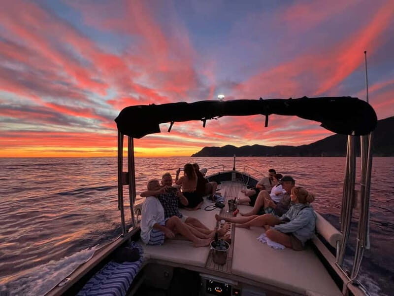 Vernazza: Cinque Terre sunset private boat tour w/ aperitivo - The Experience: What You Can Expect