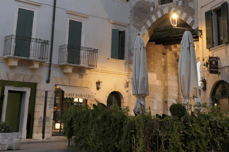 verona-awakens-early-morning-walking-tour