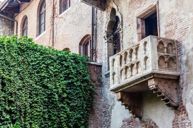verona-in-the-footsteps-of-the-romeo-juliet-with-a-local