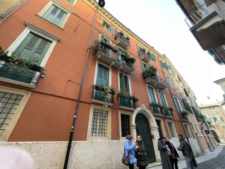 verona-small-group-guided-walking-tour-with-arena-tickets