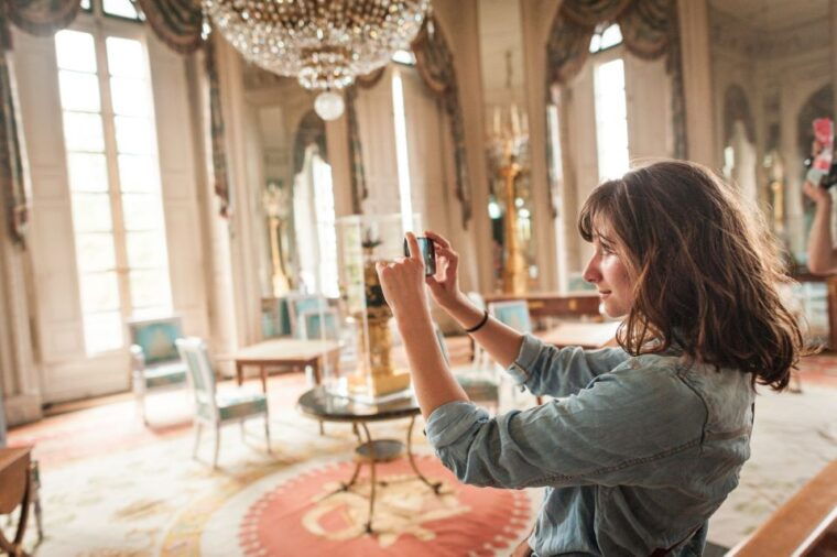 versailles-bike-tour-with-palace-queen-farm-entrance
