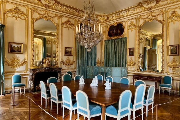 versailles-gardens-and-exclusive-kings-apartments-tour