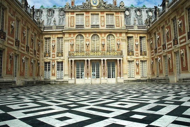 Versailles Guided Tour and Priority Access with Hotel* Pickup - Transportation and Accessibility