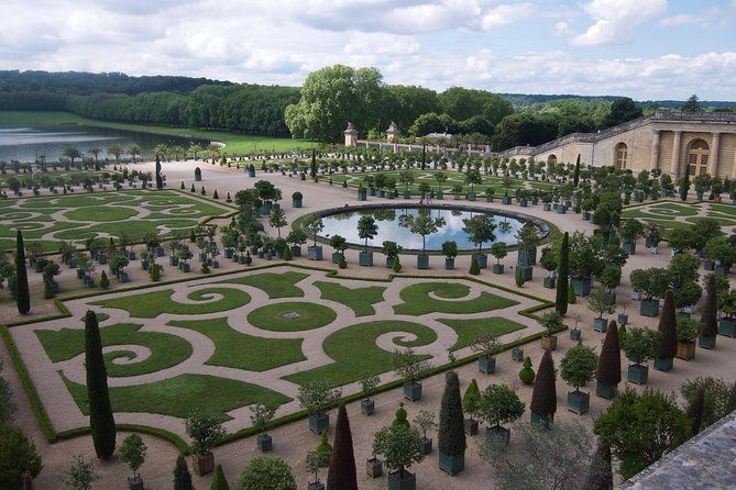 versailles-palace-and-gardens-tour-by-train-from-paris-with-skip-the-line