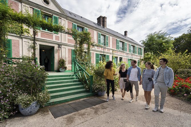 Versailles Palace and Giverny Monet House Guided Visit with Lunch - Authentic Experiences from Reviewers