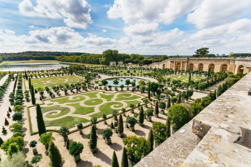 versailles-skip-the-line-tour-of-palace-with-gardens-access
