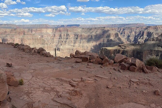 vertigo-from-infinity-in-the-heart-of-the-desert-grand-canyon-skywalk