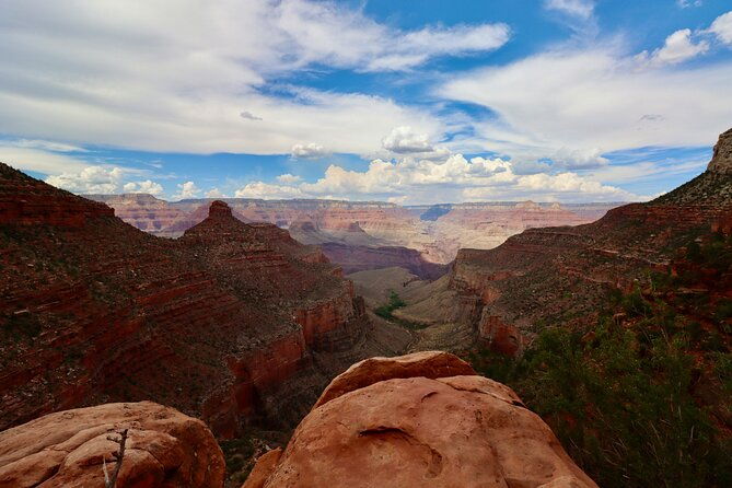 vertigo-from-infinity-in-the-heart-of-the-desert-grand-canyon-skywalk