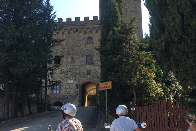 vespa-elettrica-70-125-rental-for-the-full-day-in-florence