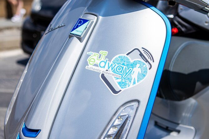 vespa-elettrica-70-125-rental-for-the-full-day-in-florence