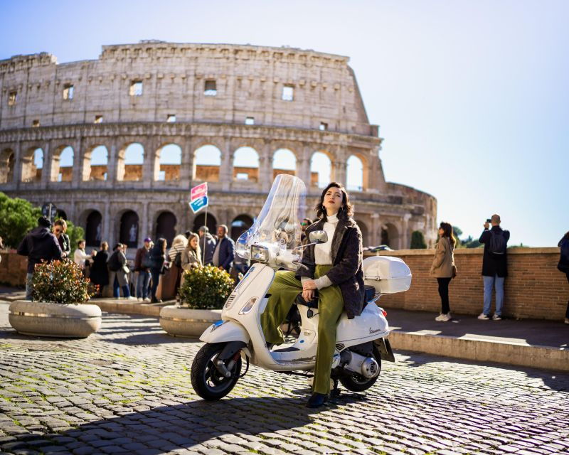 vespa-scooter-tour-in-rome-with-pro-photographer
