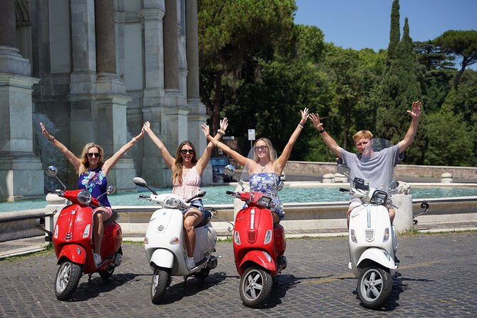 vespa-scooter-tour-in-rome-with-professional-photographer