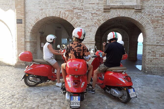 vespa-tour-with-written-guide-of-marche-in-valdaso
