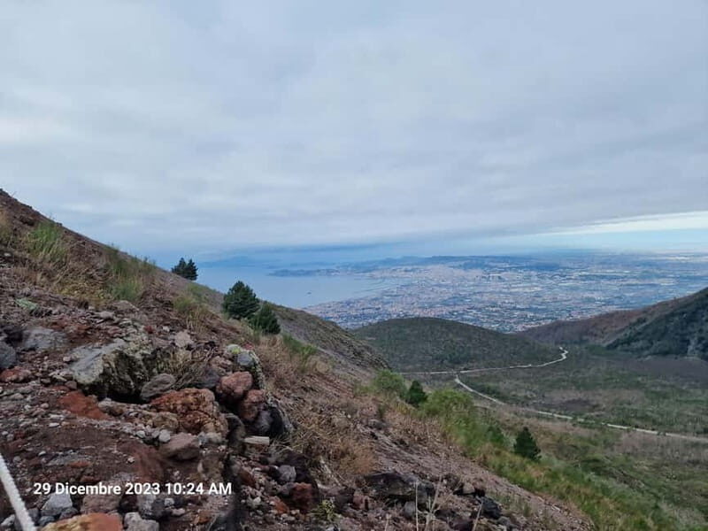Vesuvius Vulcano National Park: Guided Hike with Enzo. - FAQ