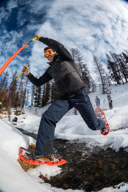 vialattea-snowshoeing-in-the-snowy-forest