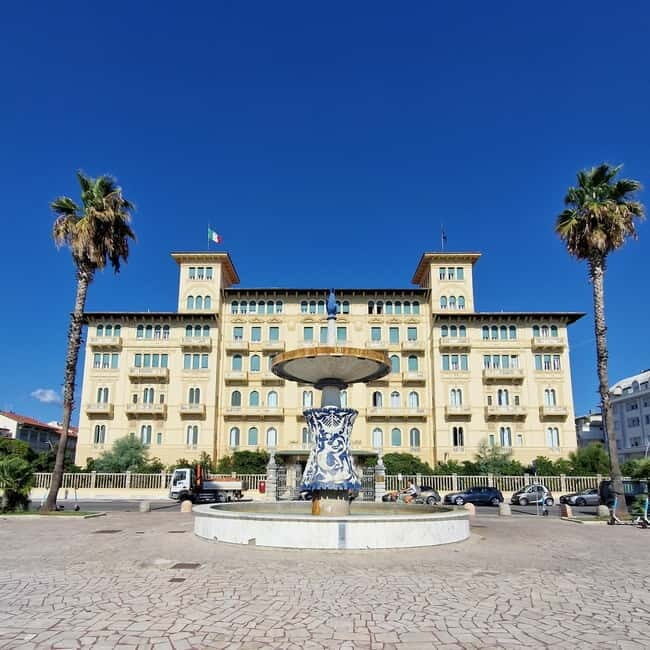 Viareggio: the Passeggiata tour, a Liberty dream - Beaches and Theaters
