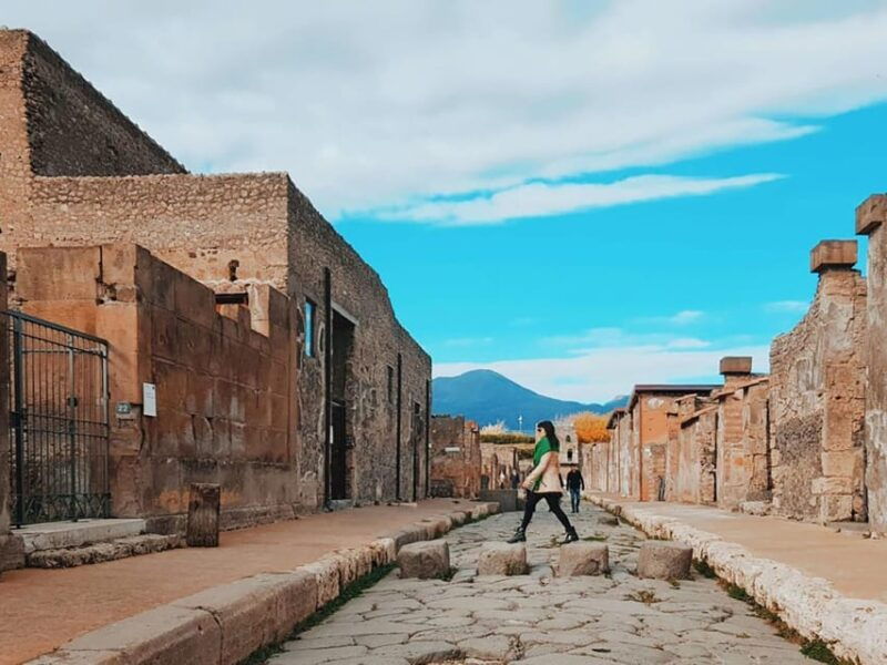 vibrant-pompeii-fascinating-excursion