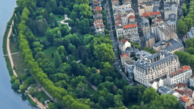 vichy-gourmet-food-walking-tour-taste-bourbonnais-flavors