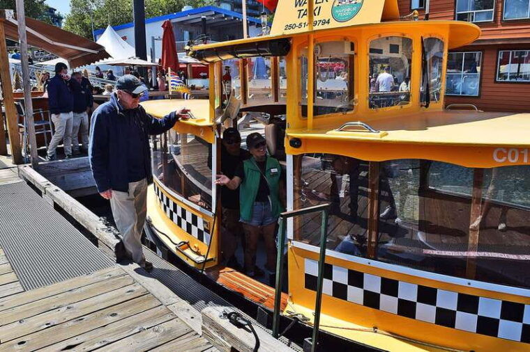 victoria-guided-pub-crawl-with-ferry-rides-and-appetizers