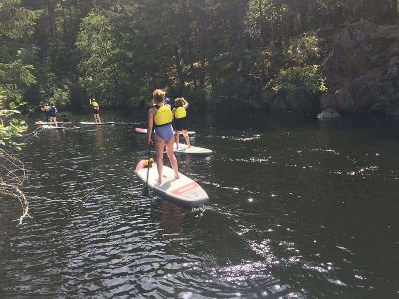 victoria-intro-to-stand-up-paddle-boarding-at-thetis-lake