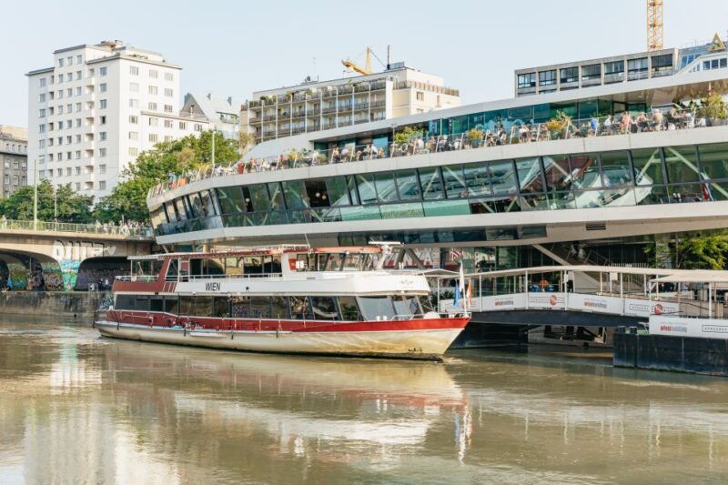 vienna-3-course-evening-dinner-cruise