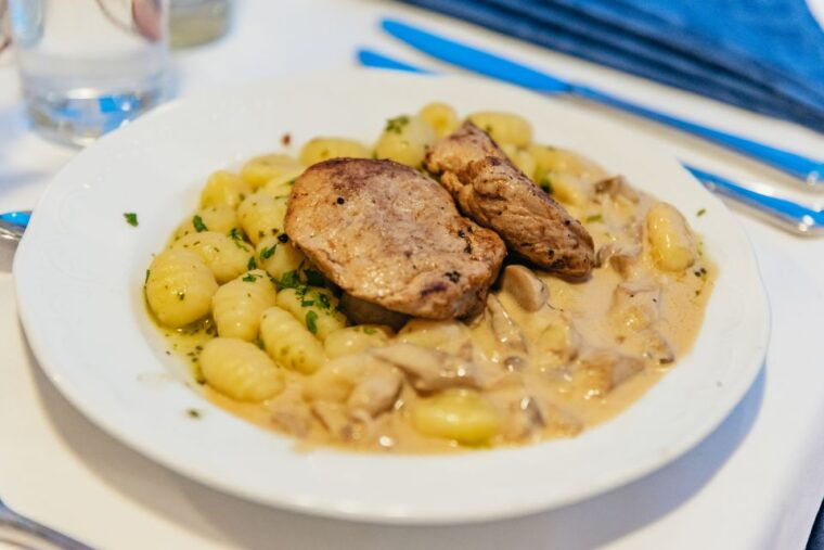 vienna-3-course-evening-dinner-cruise