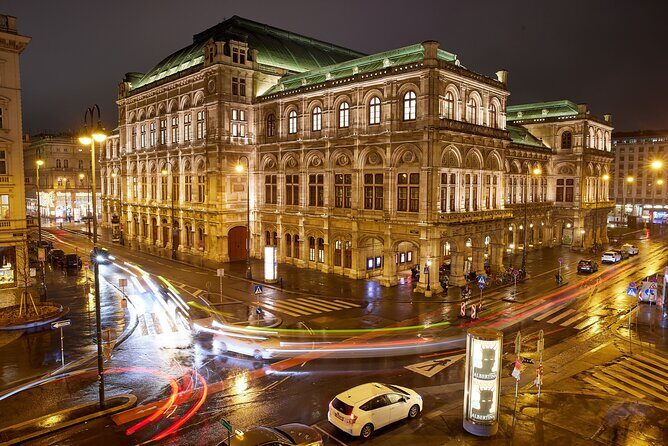Vienna at night! Photo tour of the most beautiful buildings in the city - An In-Depth Look at the Vienna Night Photography Tour