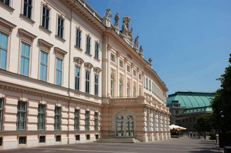 vienna-big-bus-guided-inner-city-walking-tour