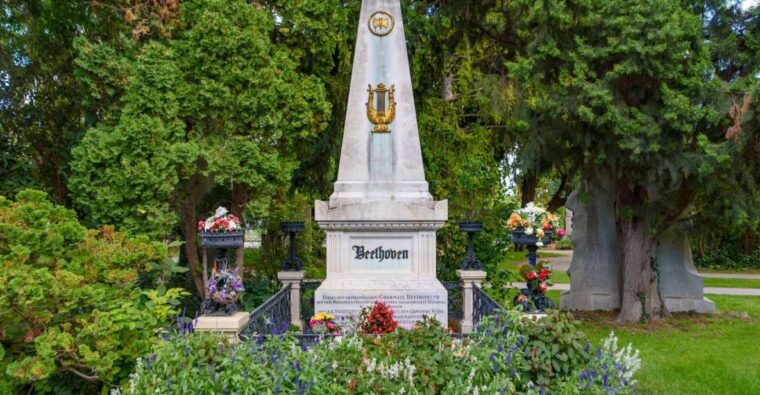 vienna-central-cemetery-walking-tour-with-transfers