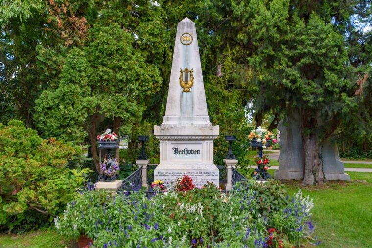 vienna-central-cemetery-walking-tour-with-transfers