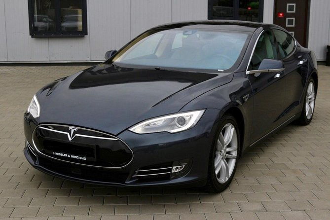 vienna-city-day-tour-in-luxury-eco-friendly-tesla