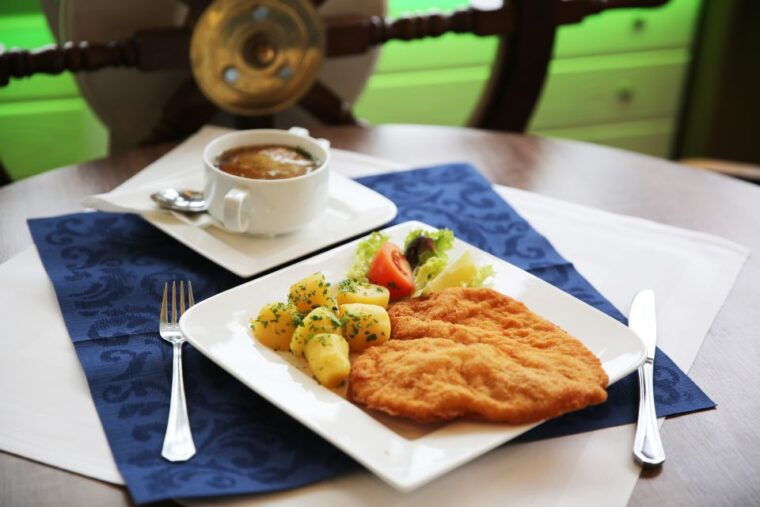 vienna-cruise-and-schnitzel-tour