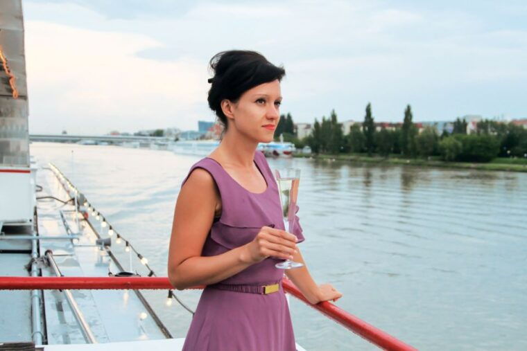 vienna-evening-cruise-along-the-danube