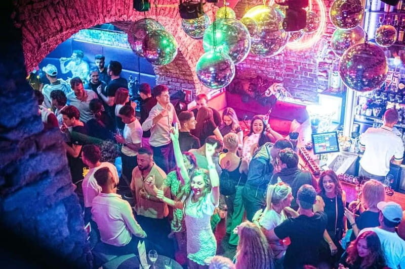 Vienna: Guided Pub Crawl with Club Entry - The Experience in Detail