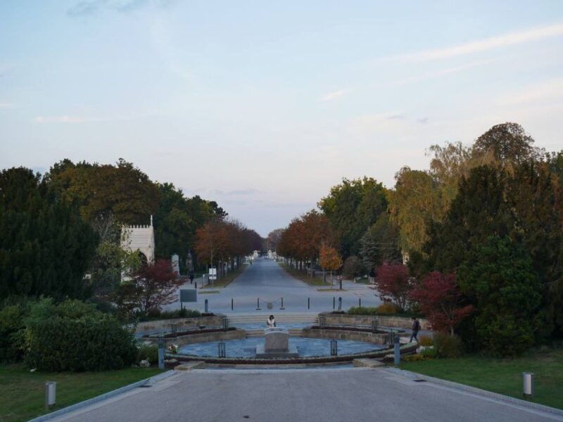 vienna-guided-walking-tour-of-the-central-cemetery