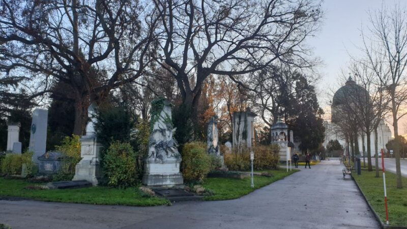 vienna-guided-walking-tour-of-the-central-cemetery
