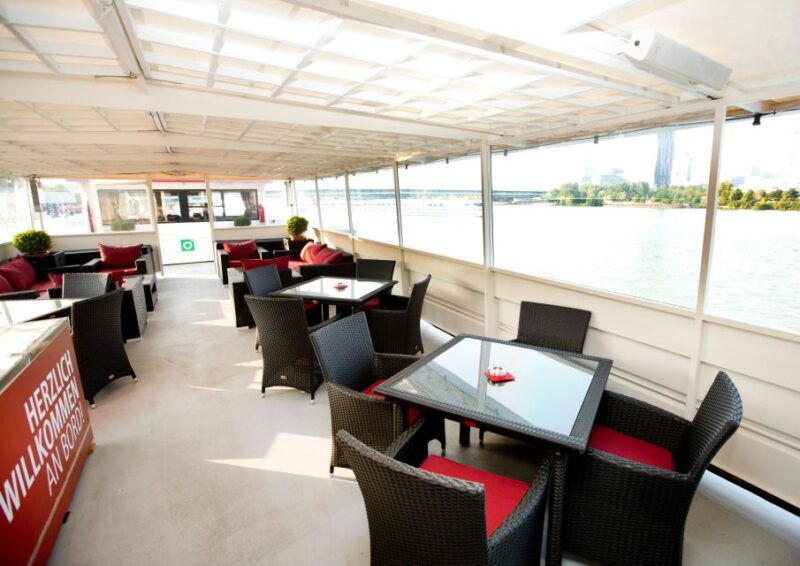 vienna-heurigen-cruise-with-viennese-songs-and-buffet