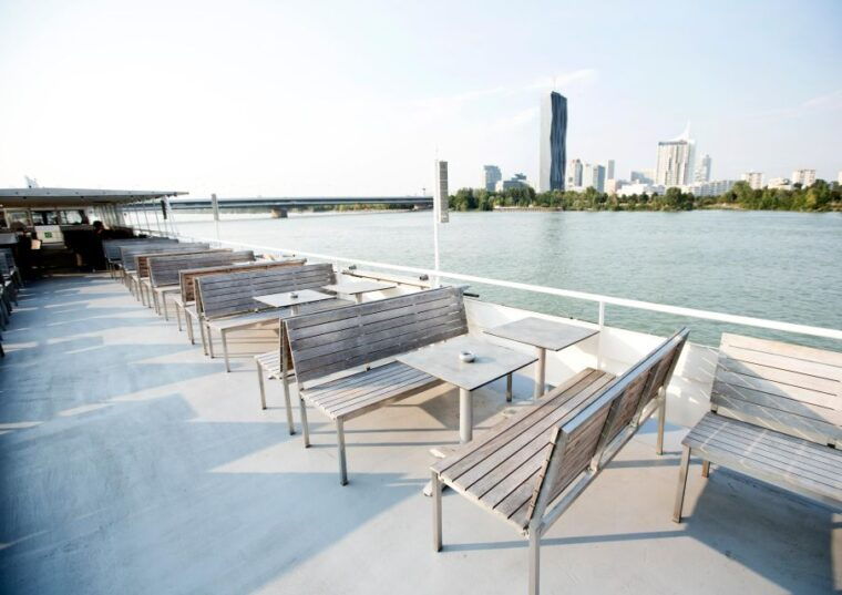 vienna-heurigen-cruise-with-viennese-songs-and-buffet