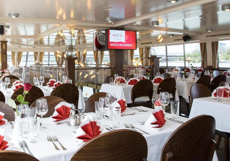 vienna-heurigen-cruise-with-viennese-songs-and-buffet