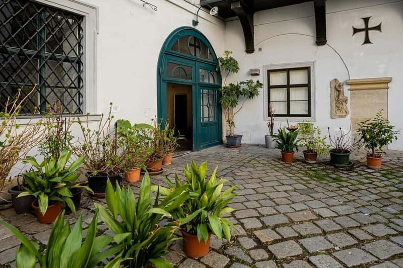 Vienna: Hidden courtyards Guided walking tour - Who Will Love This Tour?  