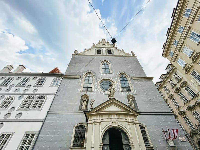 Vienna: Hidden Secrets and Local Stories Walking Tour - What Reviewers Say