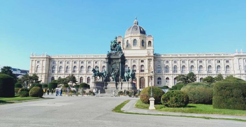 vienna-historical-highlight-city-tour-wine-tasting