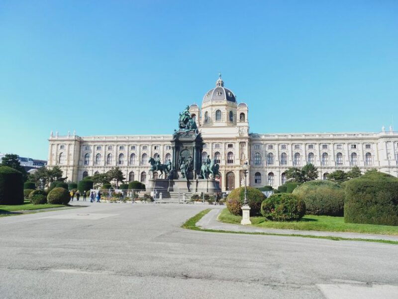 vienna-historical-highlight-city-tour-wine-tasting