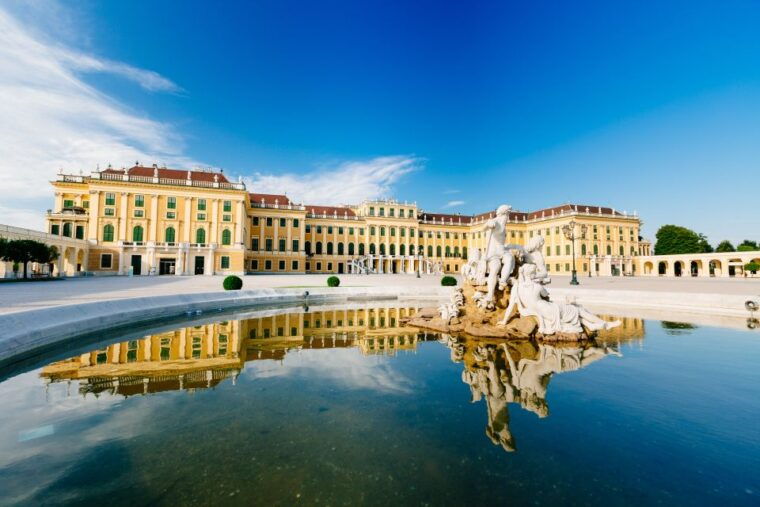 vienna-hop-on-hop-off-sightseeing-bus-tour