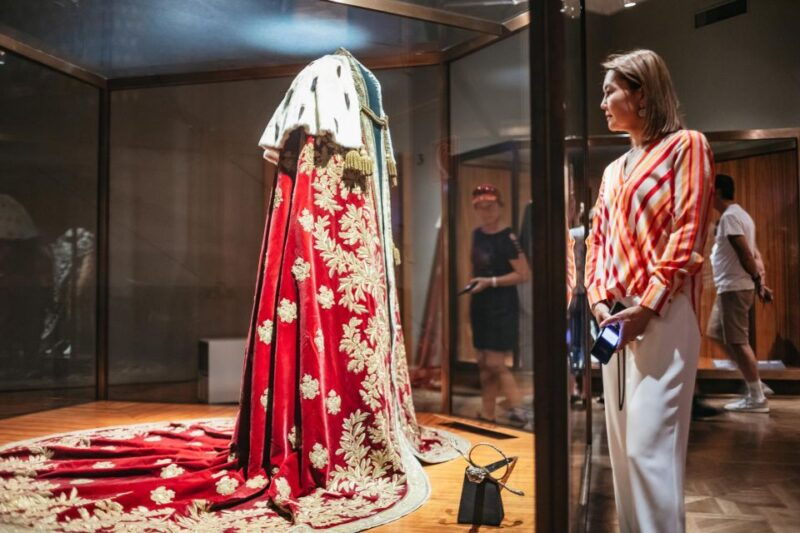 vienna-imperial-treasury-in-the-hofburg-palace